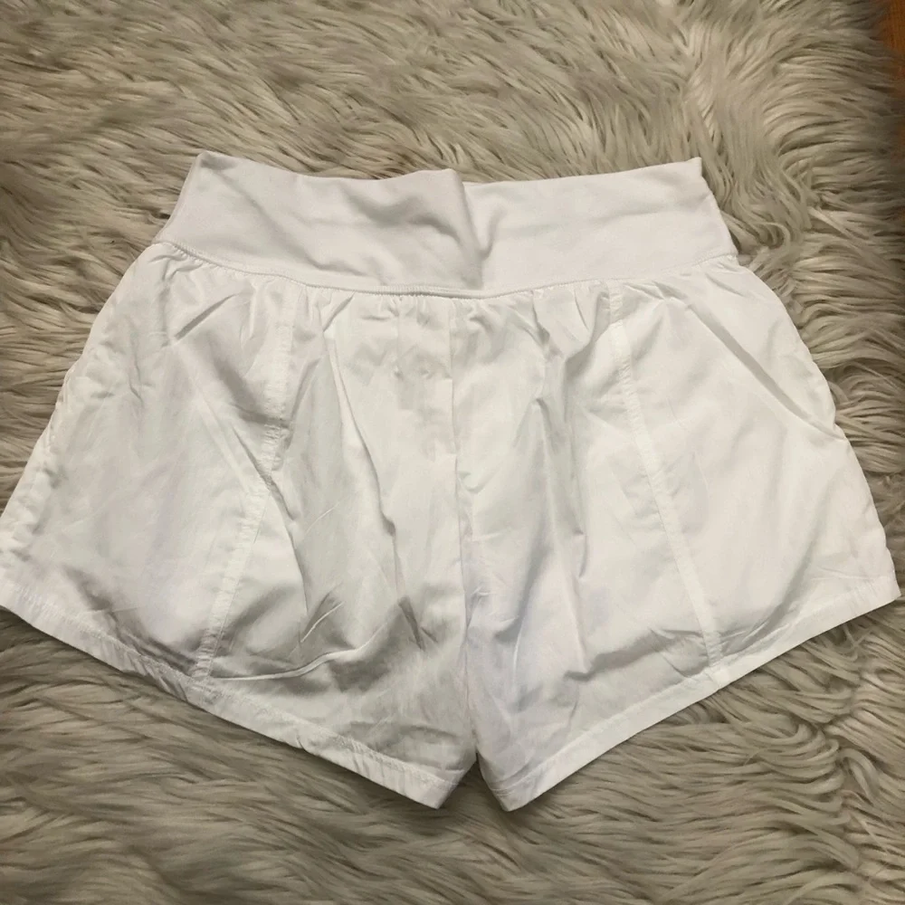 OFFLINE By Aerie The Hugger HomeRun Activewear Athletic White Womens Short M - Picture 7 of 10